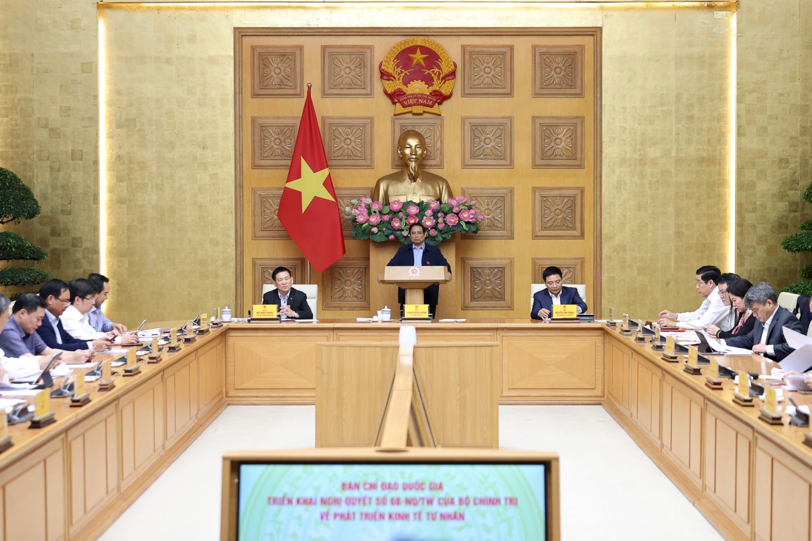 Thủ tướng đề nghị các bộ, các ngành, các cơ quan của Chính phủ, UBND các tỉnh, thành phố và cộng đồng doanh nghiệp tập trung cao độ triển khai một số nhiệm vụ - Ảnh: VGP/Nhật Bắc