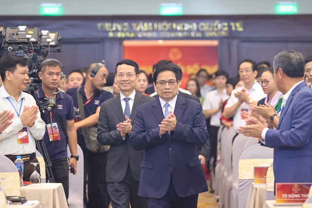 Thủ tướng Chính phủ Phạm Minh Chính đến dự Chương trình chào mừng Ngày Chuyển đổi số quốc gia - Ảnh: VGP/Nhật Bắc