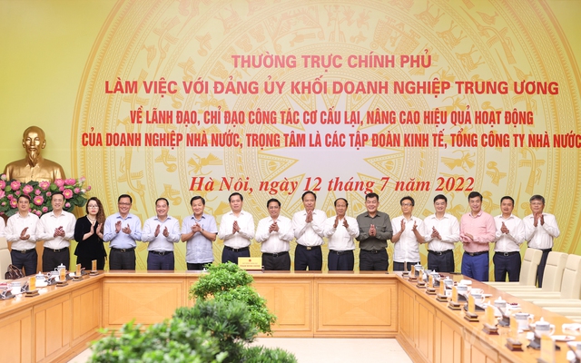 Thủ tướng chụp ảnh lưu niệm cùng các đại biểu tham dự cuộc làm việc - Ảnh: VGP/Nhật Bắc