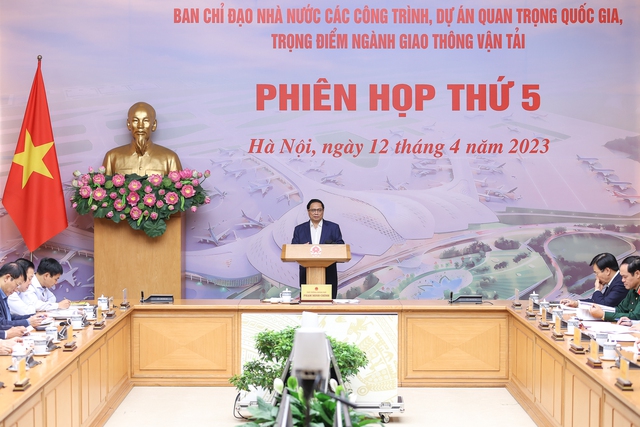 Thủ tướng đề nghị các địa phương nhận thức rõ tầm quan trọng của đầu tư công nói chung và các công trình hạ tầng giao thông chiến lược nói riêng - Ảnh: VGP/Nhật Bắc