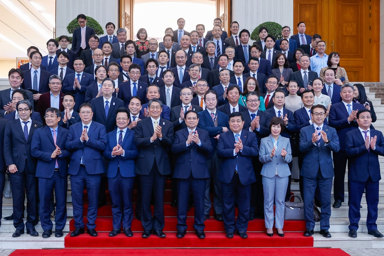 Thủ tướng và các đại biểu tại tọa đàm - Ảnh: VGP/Nhật Bắc