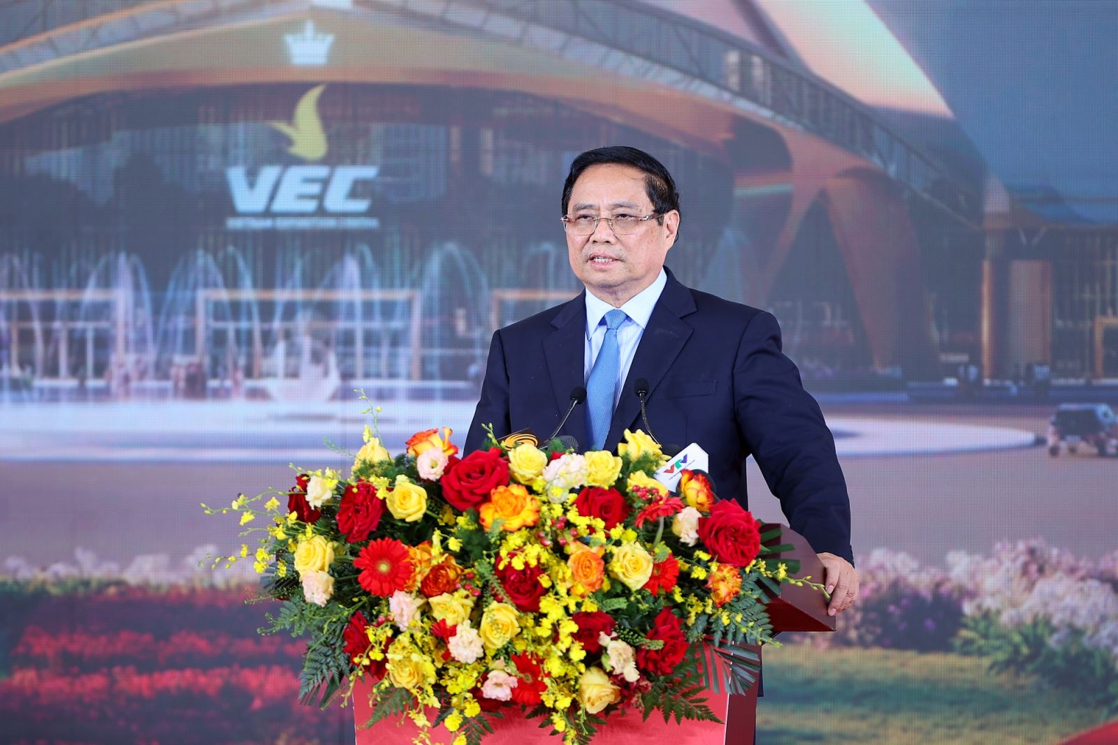 Thủ tướng Phạm Minh Chính phát biểu tại lễ khánh thành, khởi công 250 công trình, dự án chào mừng kỷ niệm 80 năm Quốc khánh - Ảnh: VGP/Nhật Bắc