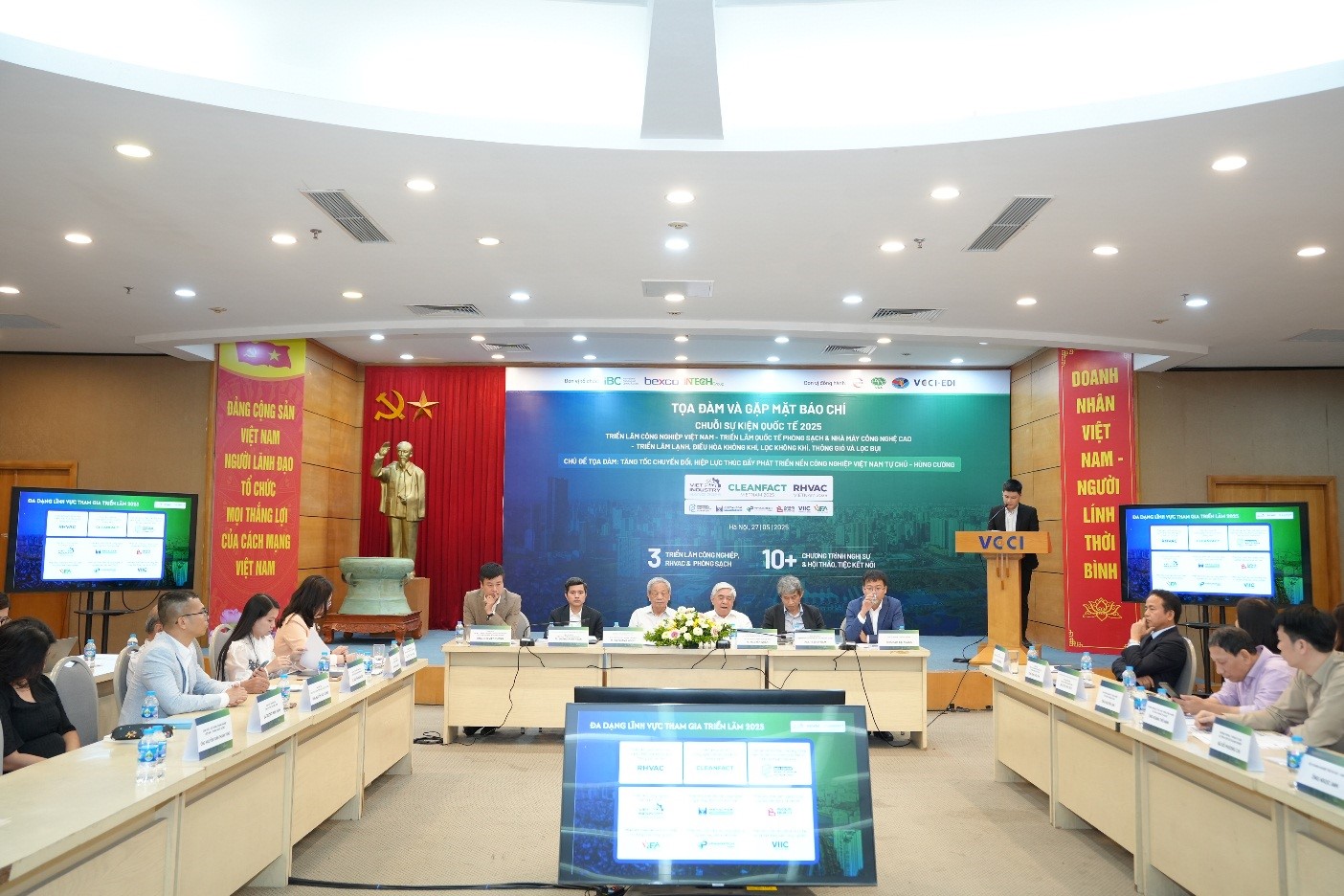 Toàn cảnh chương trình tọa đàm và gặp mặt báo chí thông tin về chuỗi hoạt động triển lãm