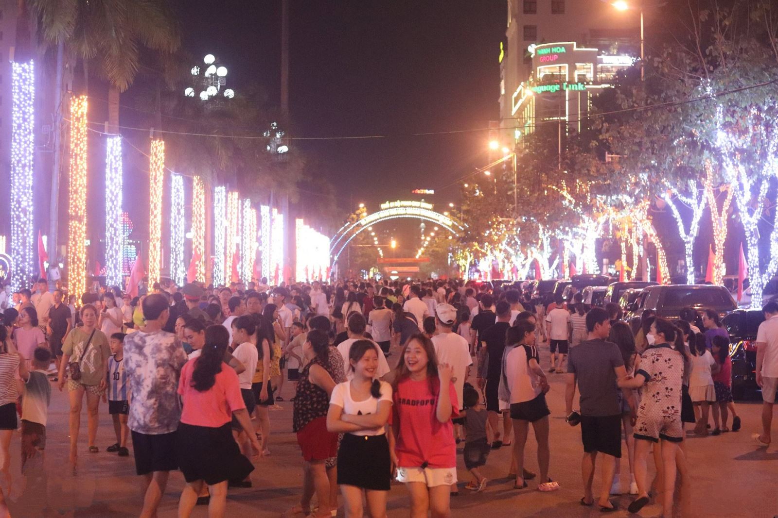 Không gian phố đi bộ Phan Chu Trinh lớn  thành phố Thanh Hoá