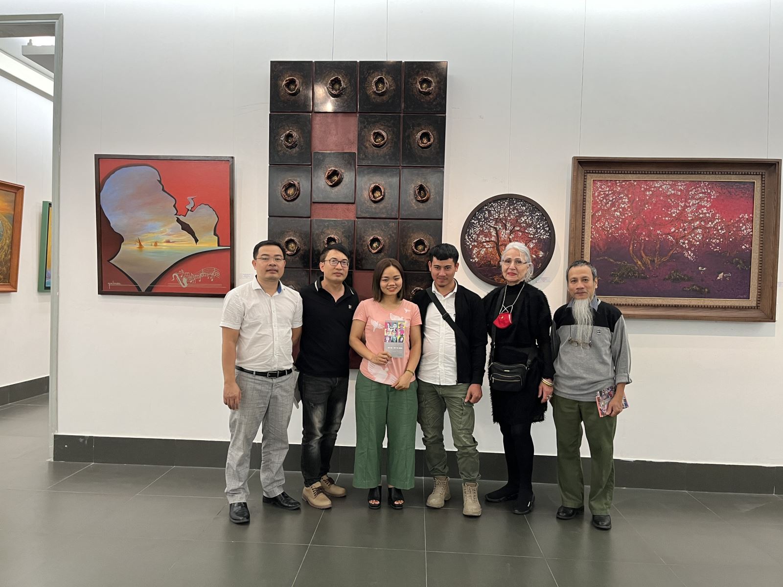 Triển lãm tranh “ Thời đại chúng ta đang sống” với sự góp mặt của gần 80 tác phẩm của 40 họa sỹ