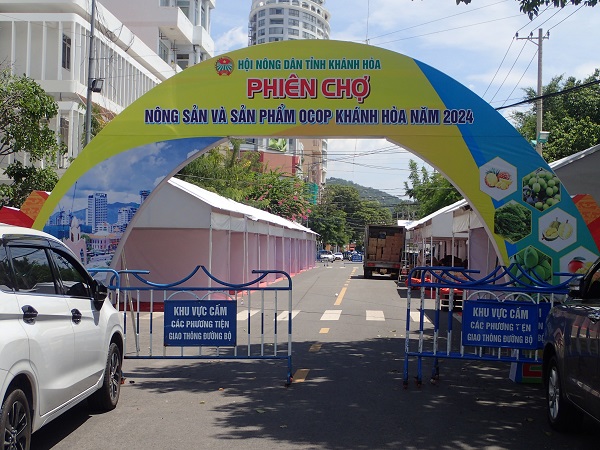 Các gian hàng chuẩn bị cho Phiên chợ Nông sản Khánh Hòa 2024 (nguồn: sưu tầm)