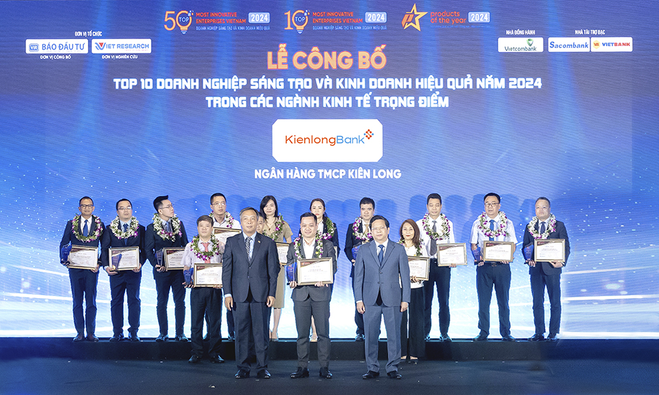 chính thức được vinh danh “Top 10 Doanh nghiệp Sáng tạo và Kinh doanh hiệu quả Việt Nam năm 2024 - VIE 10 -  Ngành Ngân hàng” năm thứ 2./Ảnh KienlongBank