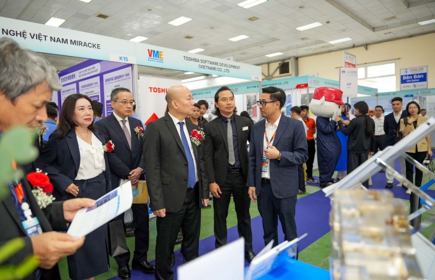 gần 200 thương hiệu công nghệ đến từ hơn 30 quốc gia sẽ hội tụ tại Vietnam Manufacturing Expo (VME) và Vietnam–Japan Supporting Industries Exhibition (SIE) tại Hà Nội.