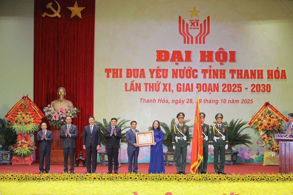 Đảng bộ, chính quyền và Nhân dân tỉnh Thanh Hoá vinh dự nhận Huân chương lao động hạng Ba.