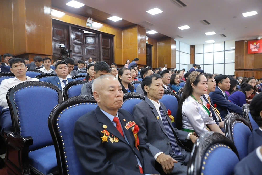 Các đại biểu tham dự.