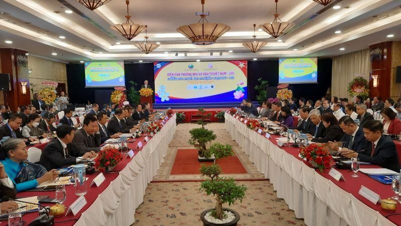 Việt Nam hiện nay đứng thứ ba trong số các quốc gia đầu tư tại Lào, với 211 dự án, có tổng vốn đăng ký 5,2 tỷ USD.