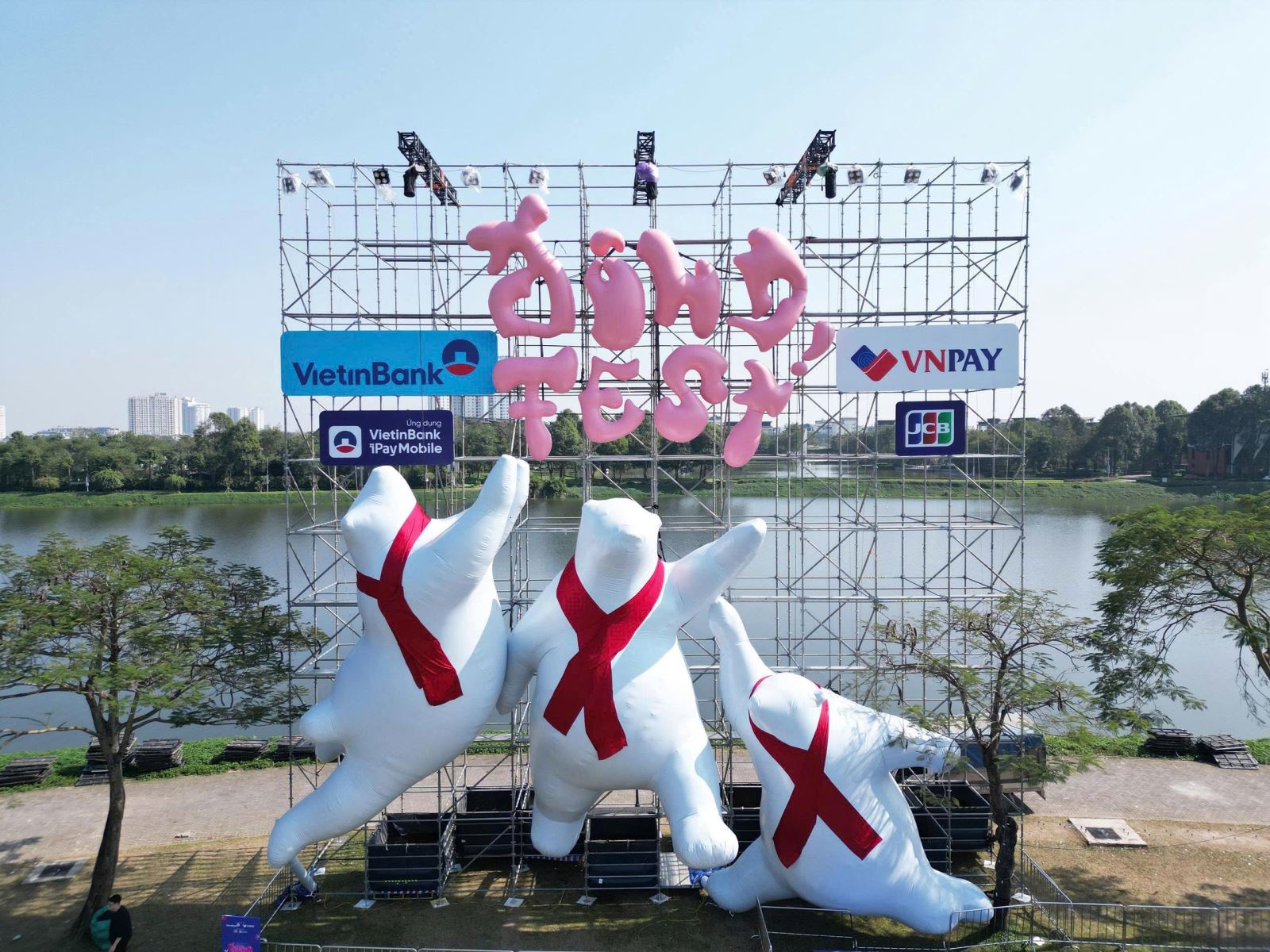 Từ ngày 25/12/2025 đến 1/1/2026, lễ hội trở thành điểm hẹn của người dân Thủ đô trong chuỗi sự kiện Đông Fest 2025, nơi mùa đông không chỉ là thời tiết, mà là một trải nghiệm được thiết kế để chạm tới nhiều giác quan khác nhau.