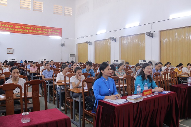 Toàn cảnh lớp học bồi dưỡng đạo đức