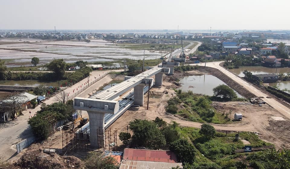 Cầu Đống Cao vượt sông Đào trên tuyến đường trục Cao Bồ - Rạng Đông (TL490) kết nối 2 huyện Ý Yên với Nghĩa Hưng.