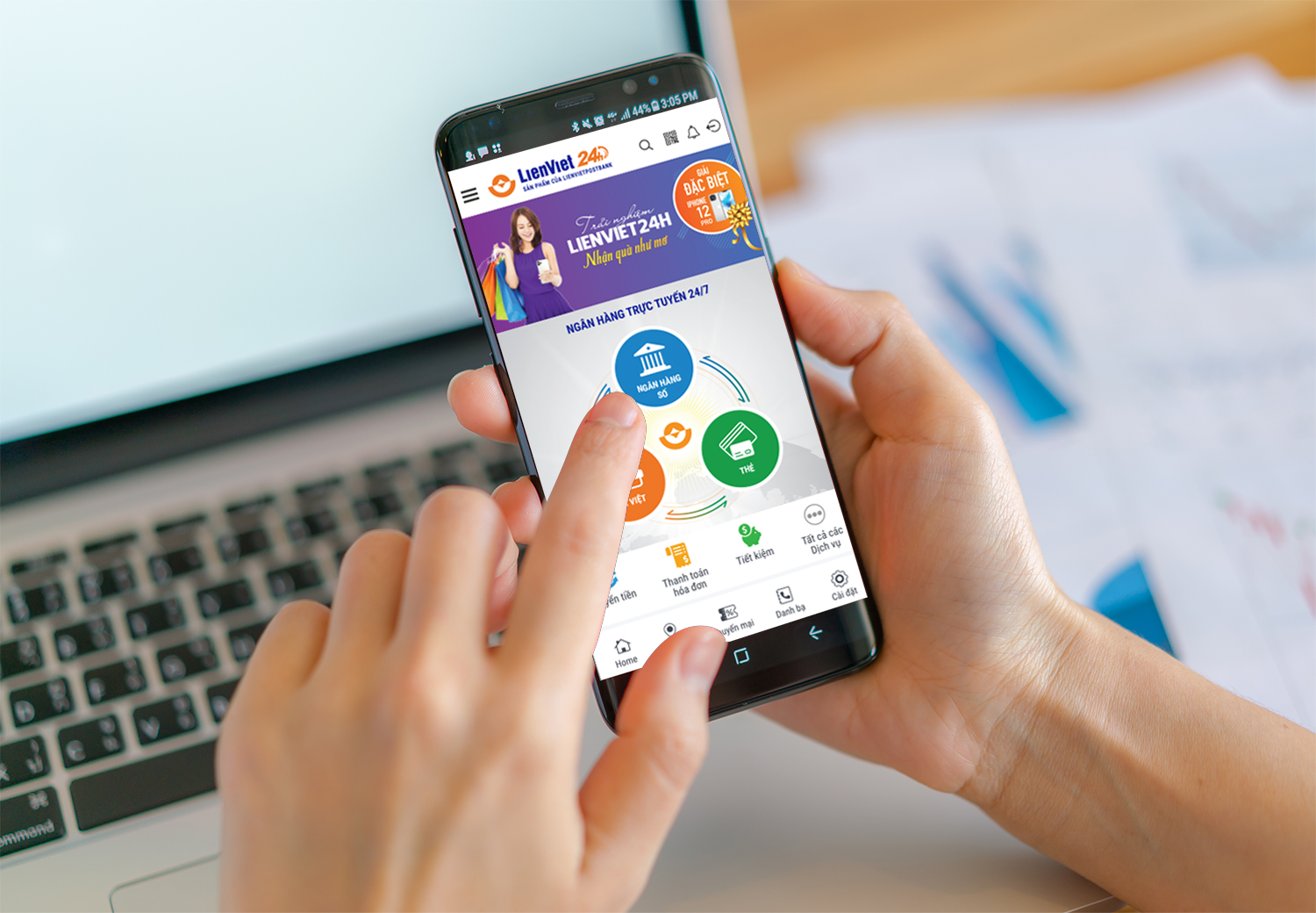 CĐS đang tác động sâu rộng đến mô hình hoạt động, buộc các ngân hàng phải thực hiện cuộc tái cấu trúc lao động mạnh mẽ