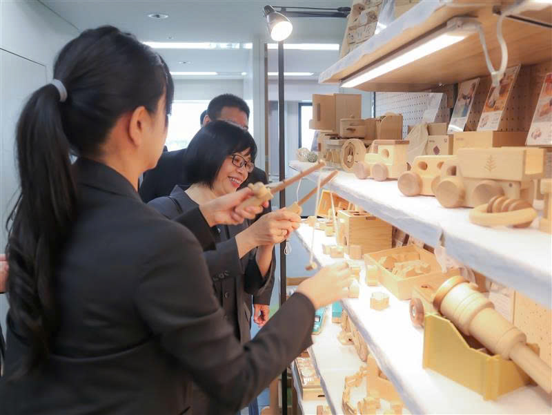 Đoàn công tác thăm Công ty Shimizu tại Osaka. 