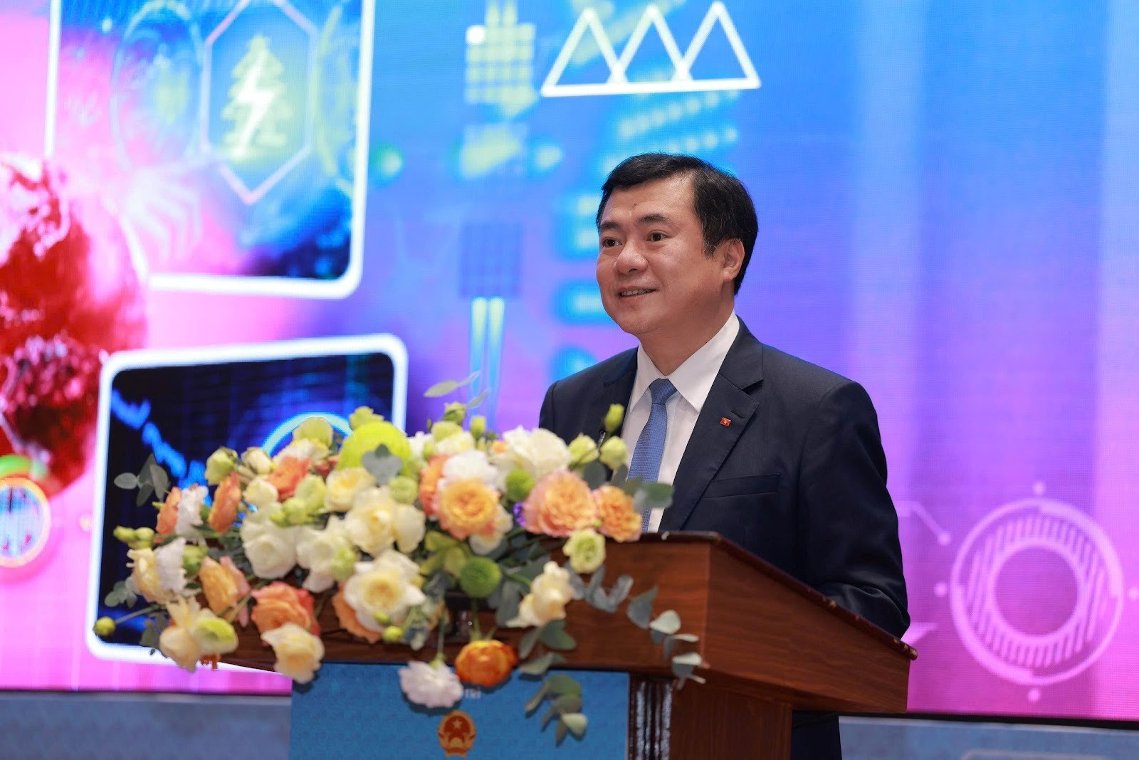 Thứ trưởng Bộ Công Thương Nguyễn Sinh Nhật Tân 