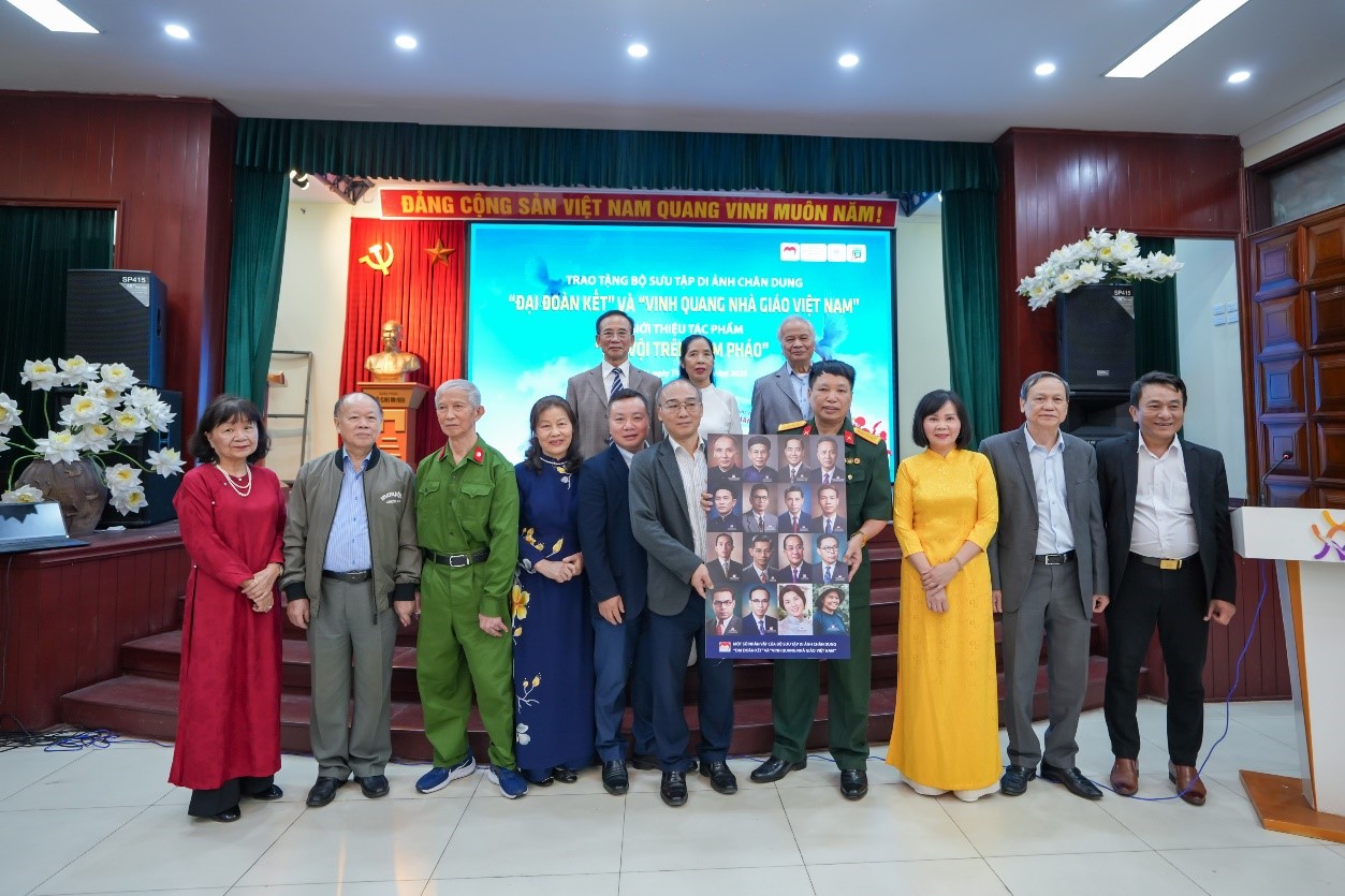 Bộ sưu tập đã được Tổ chức Trái tim Người lính trao tặng cho các bảo tàng lưu giữ.