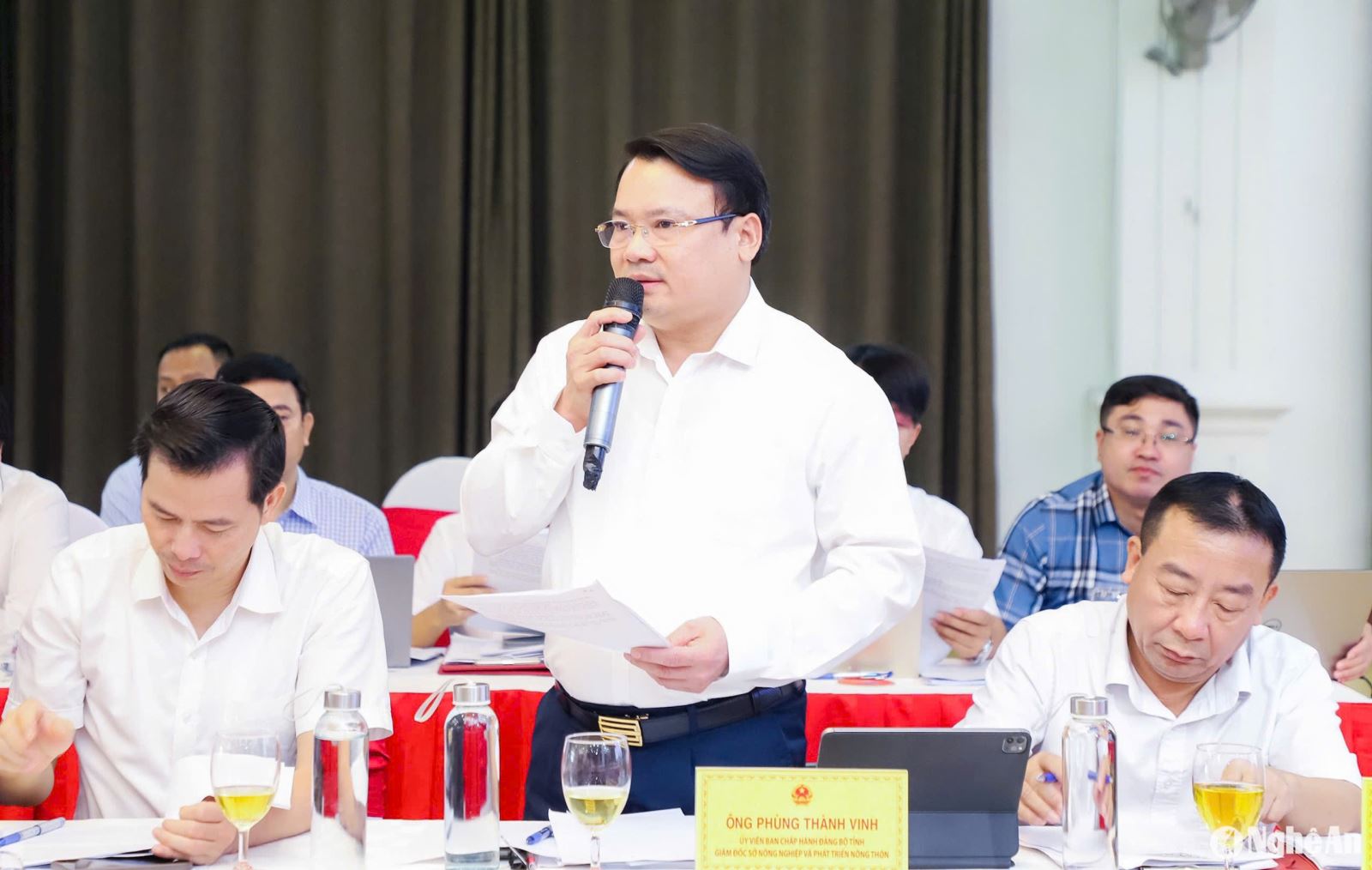 Ông Phùng Thành Vinh, Giám đốc Sở NN&PTNN Nghệ An tại phiên giải trình.