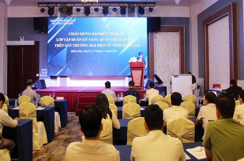 Một lớp tập huấn về kỹ năng quản trị gian hàng, đưa sản phẩm OCOP lên Sàn thương mại điện tử Đồng Nai (Ecdn.vn) do Sở Công Thương tổ chức trong năm 2022.