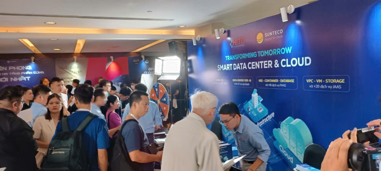 Rất đông các bạn trẻ quan tâm tìm hiểu tại sự kiện OpenInfra Days 2024