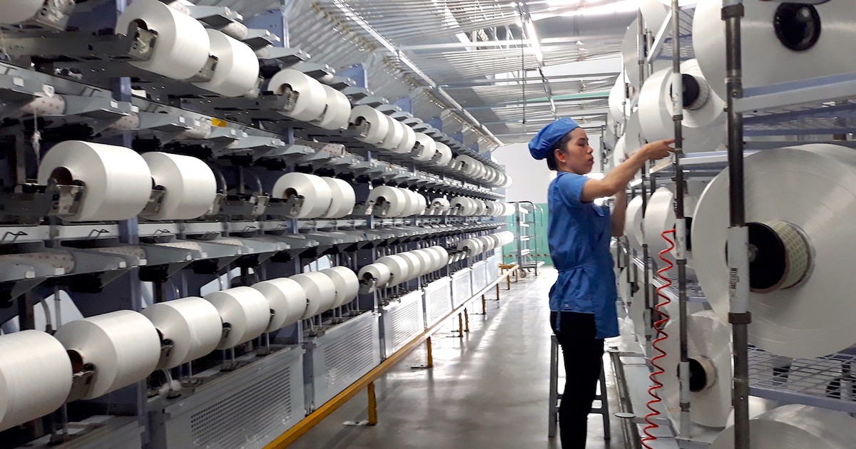 Bộ Công Thương Gia hạn 3 tháng vụ chống bán phá giá với sợi dài làm từ polyester từ Ấn Độ, Indonesia, Malaysia, Trung Quốc. Ảnh minh hoạ 