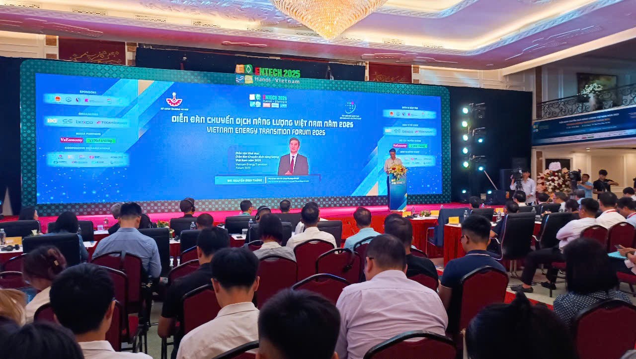 Phó Giám đốc Sở Công thương Hà Nội Nguyễn Đình Thắng phát biểu tại diễn đàn