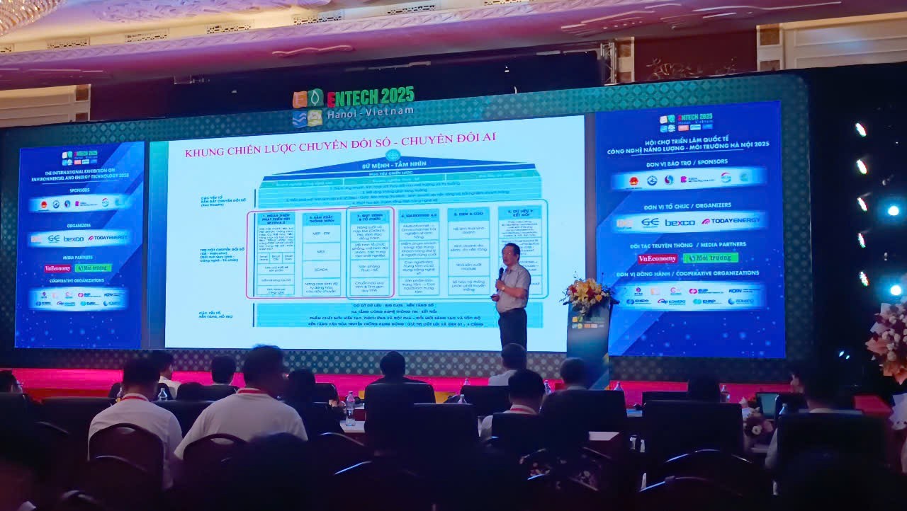 Ông Nguyễn Đoàn Kết, đại diện lãnh đạo của Công ty CP Bóng đèn Phích nước Rạng Đông chia sẻ về mô hình chuyển đổi xanh trong chuyển đổi kép của công ty