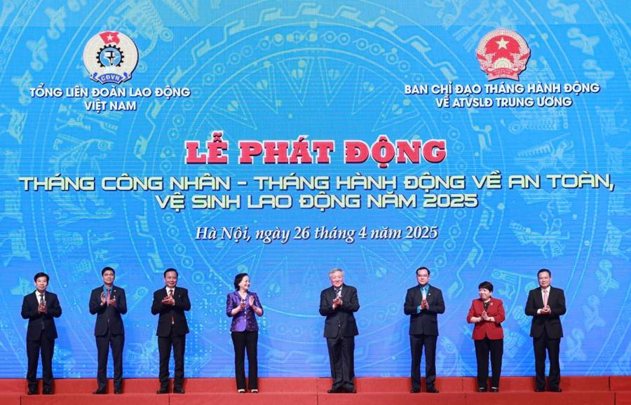 Lễ phát động Tháng Công nhân và Tháng hành động về an toàn vệ sinh lao động năm 2025. Ảnh: Hải Nguyễn.