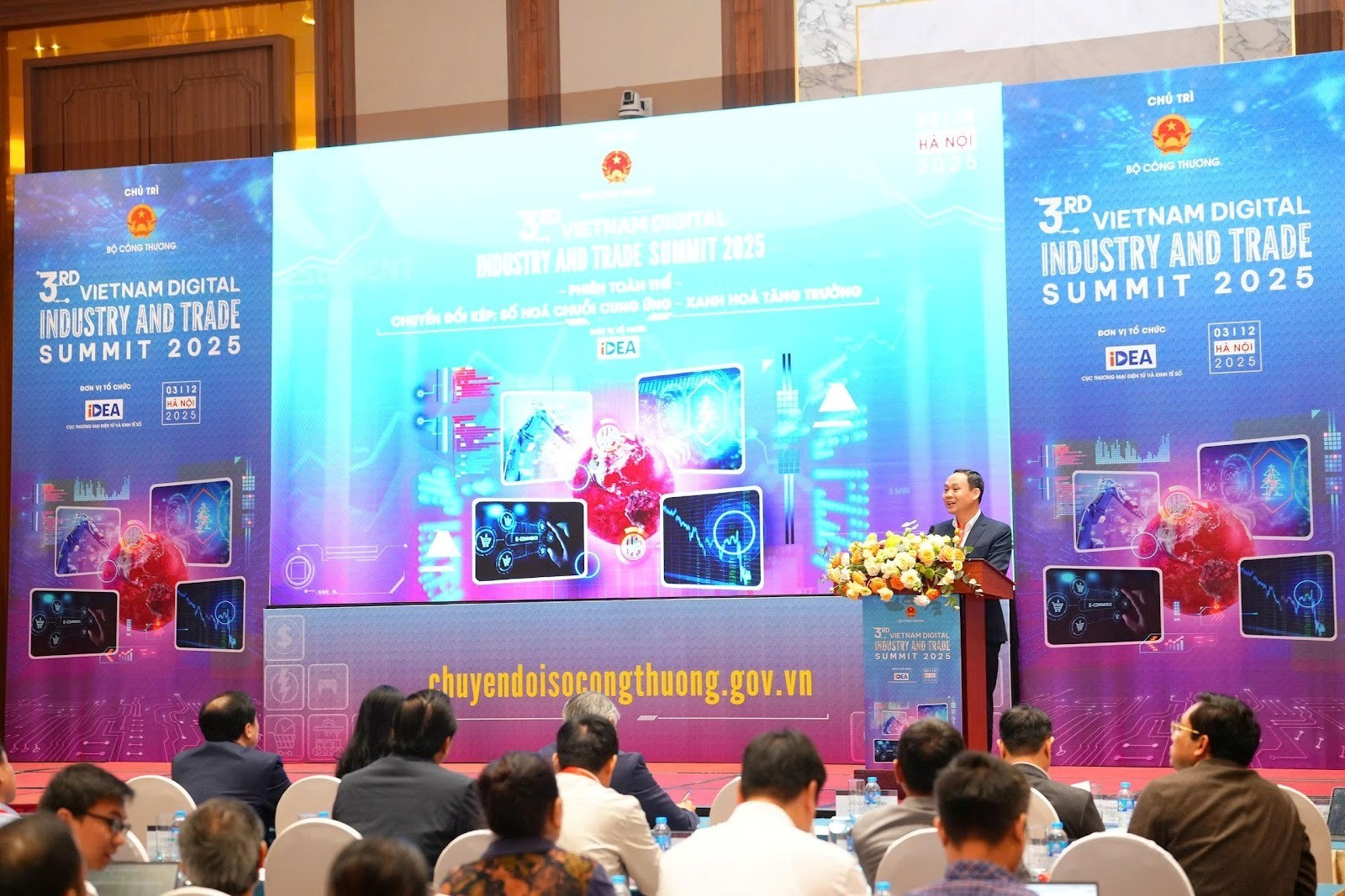 Bí thư Đảng ủy, Chủ tịch HĐND xã Phượng Dực (Hà Nội) Lê Văn Bính