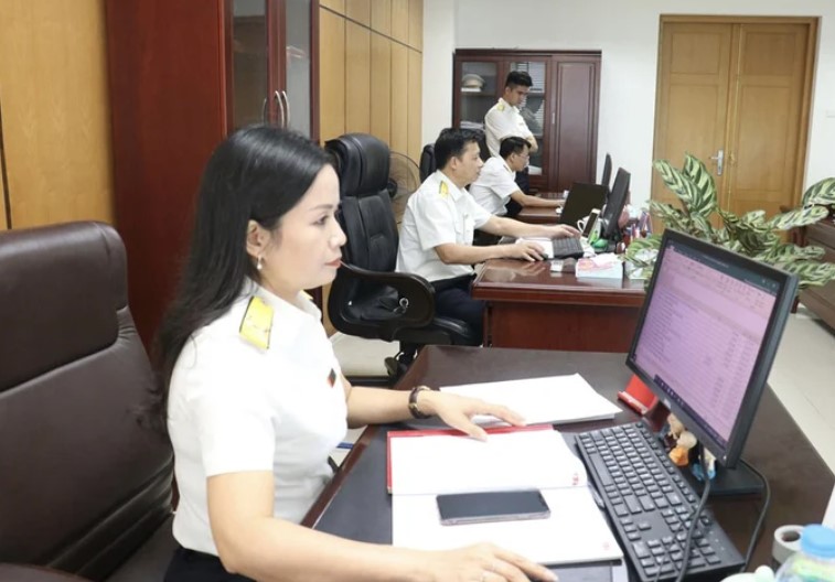 Cục Thuế tỉnh Phú Thọ đã ra thông báo tạm hoãn xuất cảnh đối với hàng loạt giám đốc, người đại diện pháp luật doanh nghiệp nợ thuế trên địa bàn. (Ảnh minh hoạ)