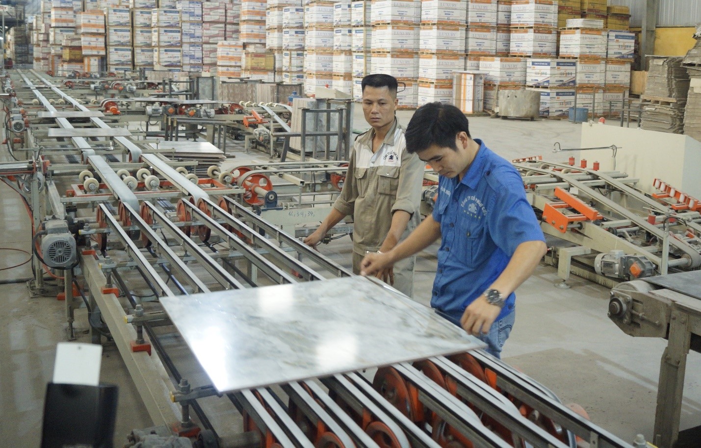 Doanh nghiệp trong tỉnh tăng cường đầu tư công nghệ hiện đại trong sản xuất nâng cao hiệu quả sản xuất, kinh doanh. (Ảnh nguồn: Báo Phú Thọ).