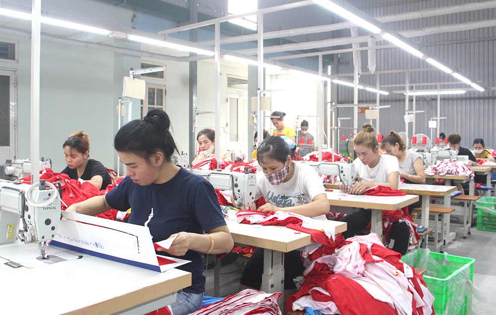 Công ty CP Donex - Chi nhánh Phú Thọ sản xuất trang phục thể thao tại CCN Thanh Minh. (Ảnh nguồn: Báo Phú Thọ).