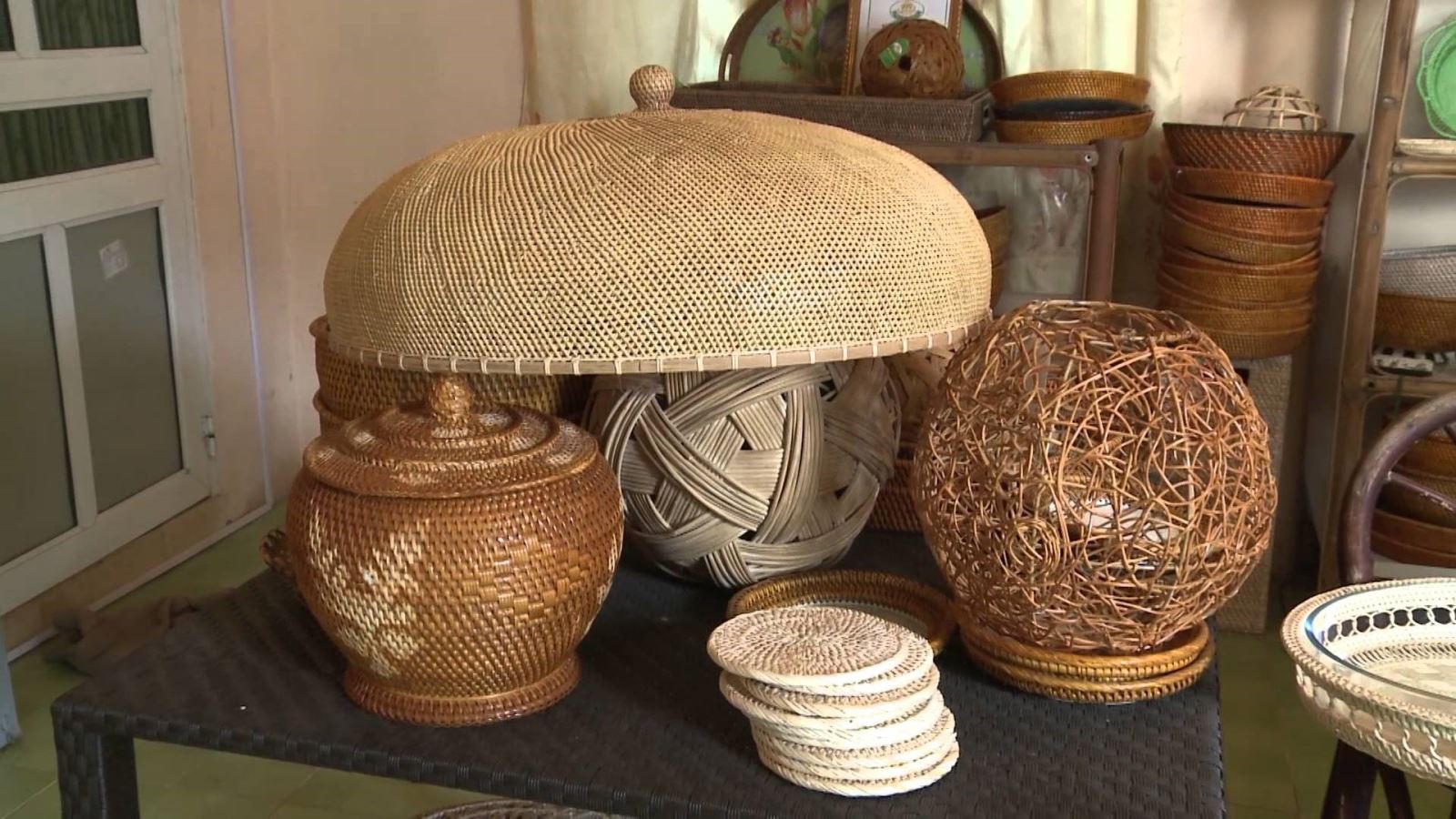 Mây tre đan Phú Vinh được biết đến với các sản phẩm đa dạng về chủng loại, mẫu mã tinh tế.