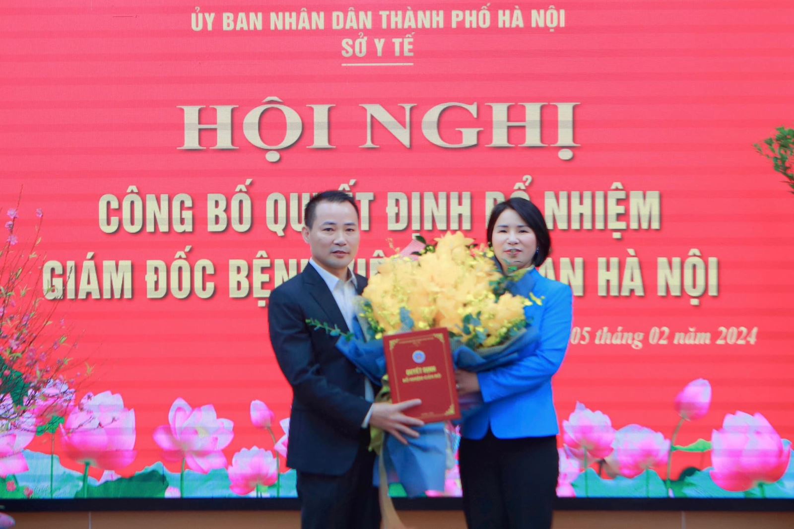 TS. Trần Thị Nhị Hà – Giám đốc Sở Y tế Hà Nội đã trao Quyết định bổ nhiệm Giám đốc Bệnh viện Phụ sản Hà Nội cho TS. Mai Trọng Hưng.