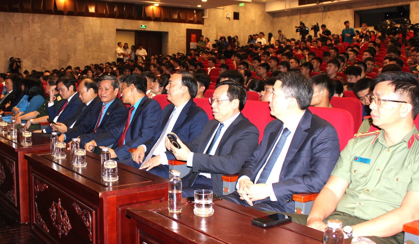 Các đại biểu tham dự chương trình Vinh quang Việt Nam năm 2025