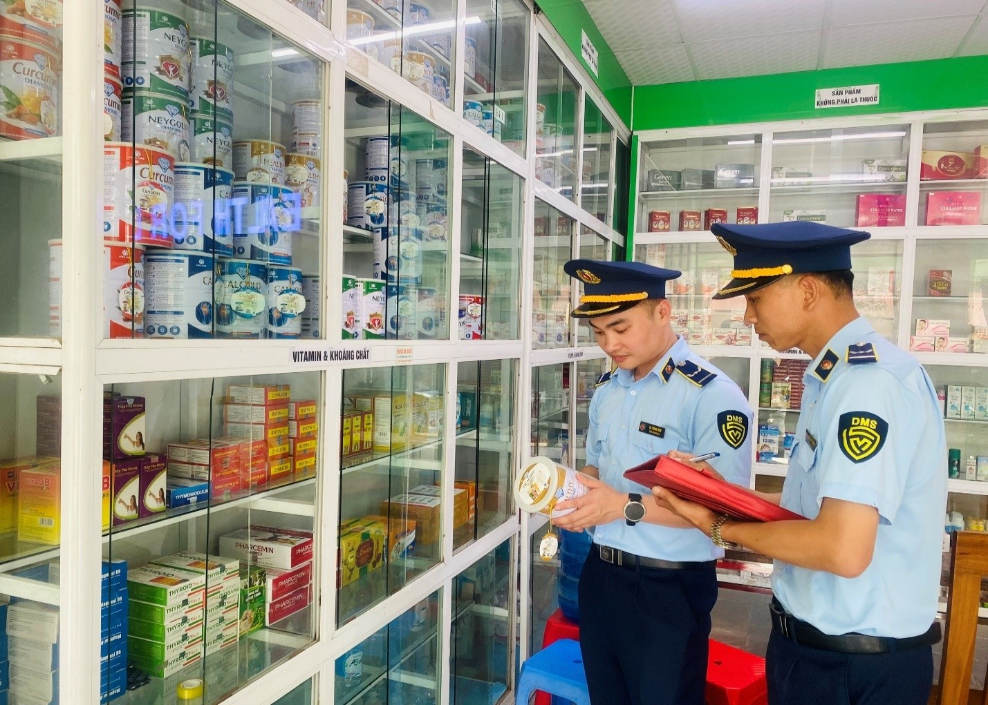 Chi cục Quản lý thị trường Thanh Hoá kiểm tra 352 cơ sở kinh doanh dược phẩm, thực phẩm bảo vệ sức khỏe và sản phẩm sữa trên địa bàn.