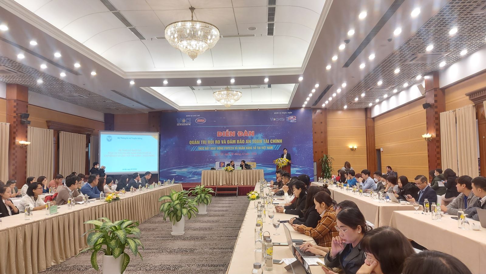 Toạ đàm “Giải pháp quản trị rủi ro và đảm bảo an toàn tài chính thúc đẩy hoạt động Fintech và ngân hàng số tại Việt Nam - Kinh nghiệm từ thực tiễn” 