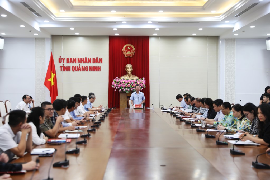 Chủ tịch UBND tỉnh làm việc với các ngân hàng ngay sau bão số 3. (Nguồn ảnh: Báo Quảng Ninh).