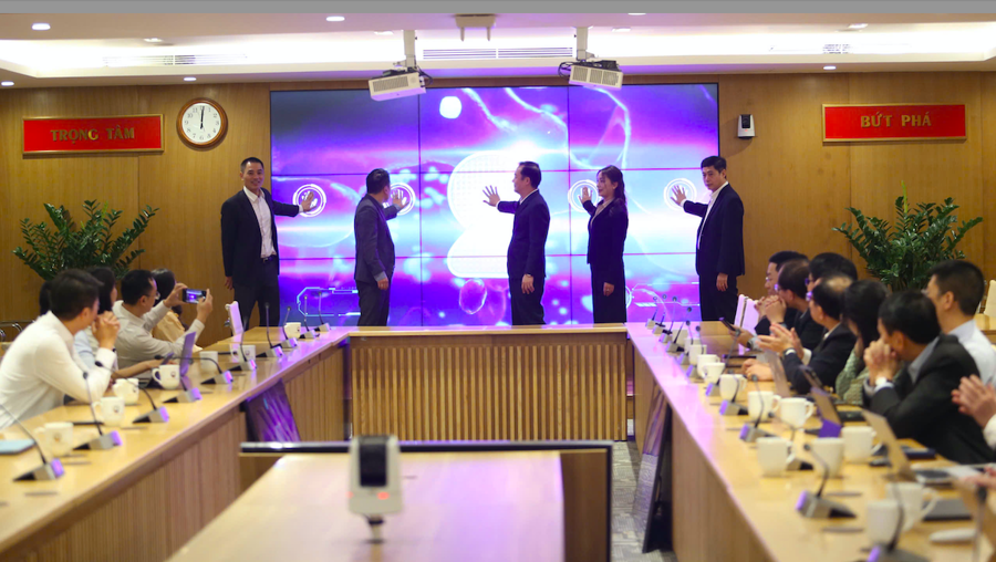 Các đại biểu ra mắt Cổng thông tin 