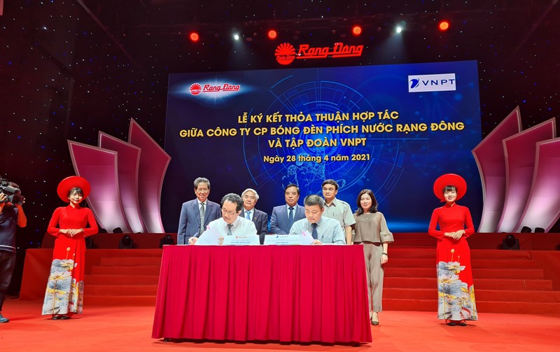 Trước đó, năm 2021, Rạng Đông đã ký kết hợp tác chiến lược để phát triển các giải pháp chiếu sáng thông minh với Tập đoàn Vinaphone
