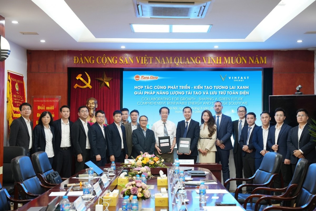 VinFast Energy và Rạng Đông ký kết hợp tác phát triển giải pháp năng lượng tái tạo và pin lưu trữ. 