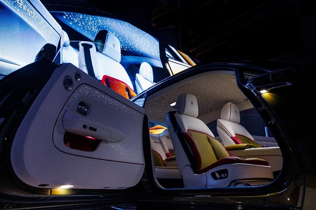 Nội thất xe được thiết kế rộng rãi, sang trọng và hấp dẫn