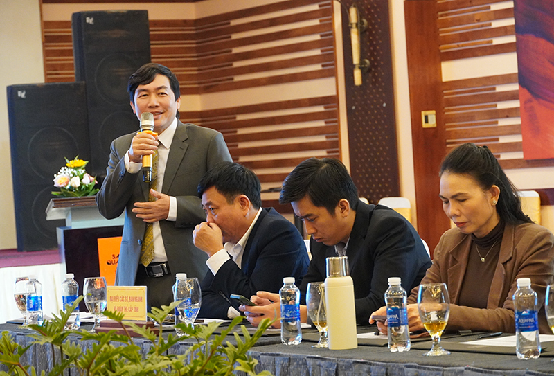 Đại diện lãnh đạo Sở Nông nghiệp - Phát triển nông thôn phát biểu gợi mở một số vấn đề cho các cơ sở sản xuất trong tỉnh.