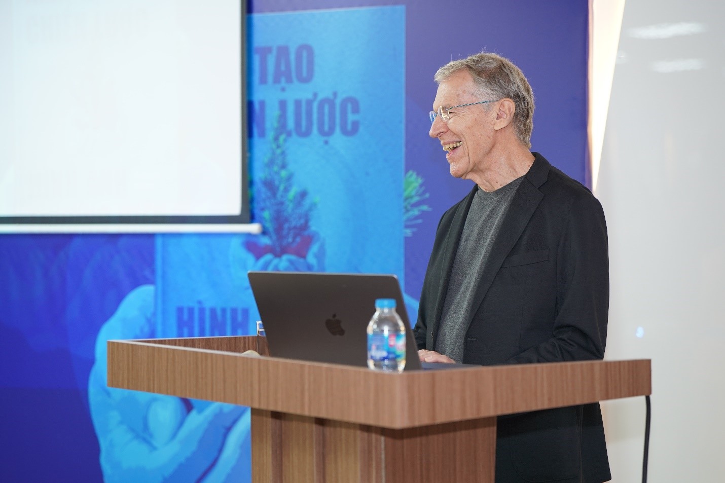 Tác giả cuốn sách - ông Richard Moore chia sẻ, giới thiệu về những nội dung cốt lõi trong cuốn sách