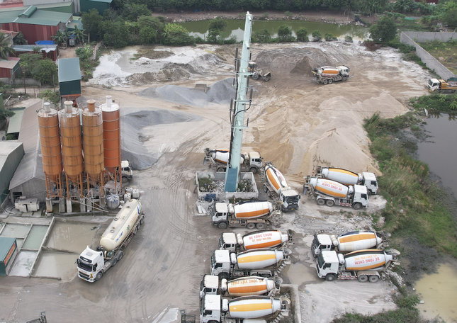 Trạm bê tông Việt Phát (Công ty TNHH Vận tải thương mại Việt Phát) tại xã Minh Cường, huyện Thường Tín hoạt động từ năm 2004.