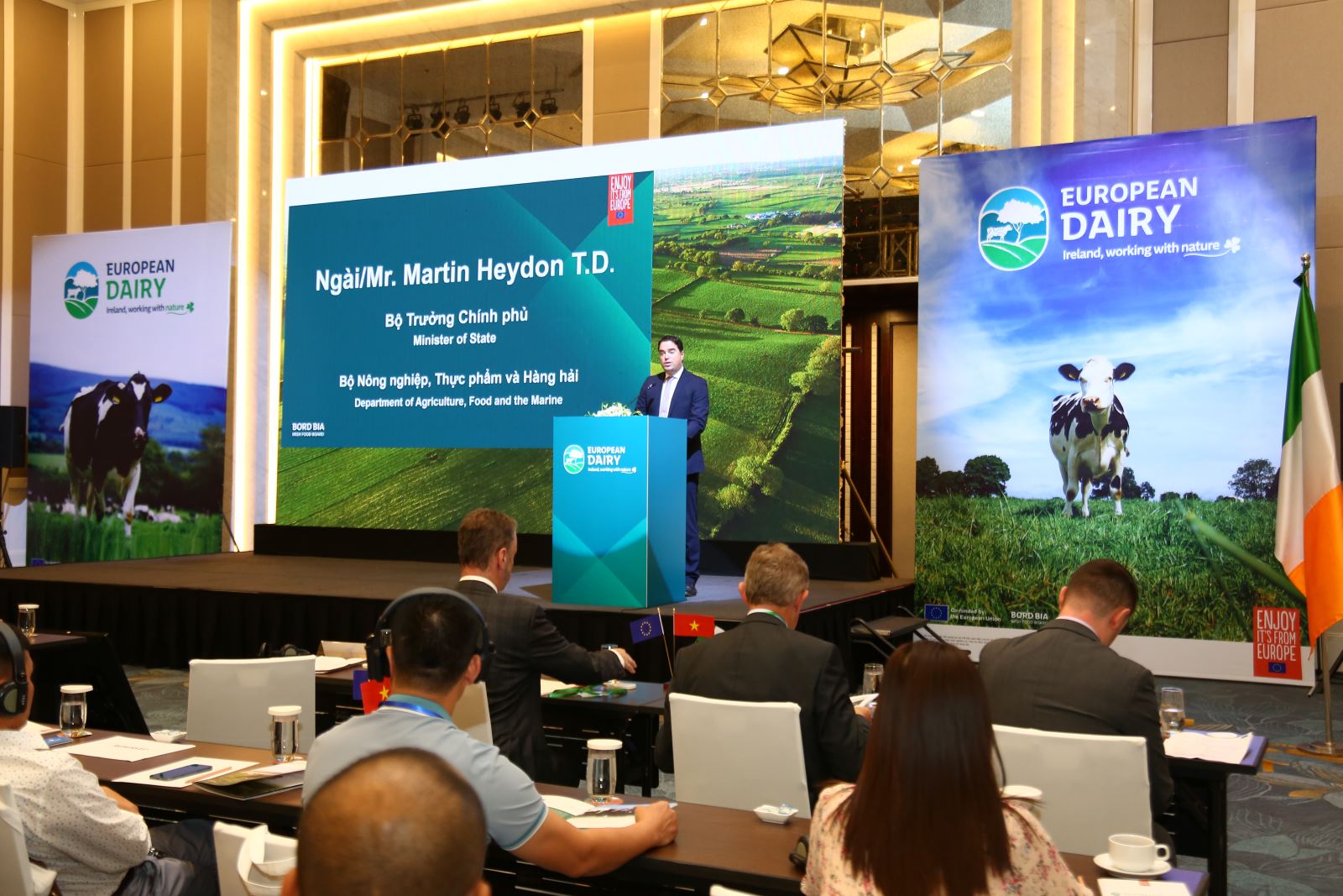 Ngài Martin Heydon T.D., Bộ Trưởng Bộ Nông Nghiệp, Thực Phẩm và Hàng Hải