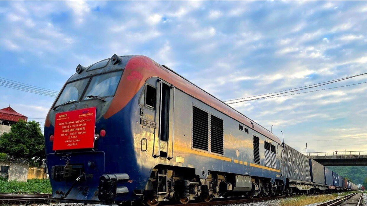Đường sắt tổ chức tàu chuyên container Hà Nội - Trùng Khánh (Trung Quốc), thêm tuyến vận tải đi tiếp châu Âu. Ảnh: Tổng CT Đường sắt Việt Nam