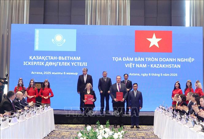 Tổng Bí thư Tô Lâm chứng kiến trao hợp đồng dịch vụ giữa Vietjet Kazakhstan và Boeing