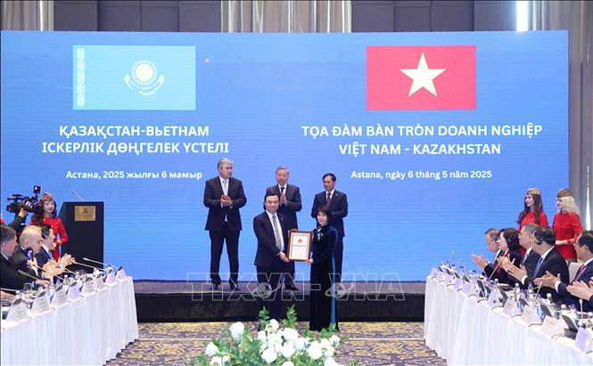Tổng Bí thư Tô Lâm chứng kiến trao Giấy chứng nhận đăng ký đầu tư ra nước ngoài cho Aviation Holdings